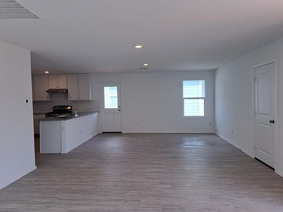 4th image of 2819 Gustavo Dr