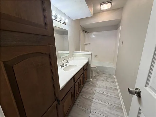 210 Camden St — Photo 14