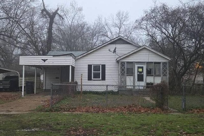1st image of 804 SW 4th St