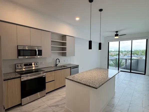 2121 NE 173rd St #A1, Miami, FL 33162