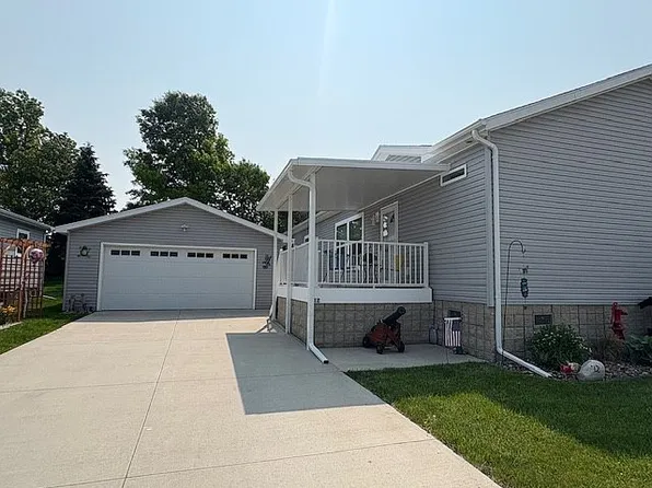 9602 Bishop Dr #12, West Des Moines, IA 50266