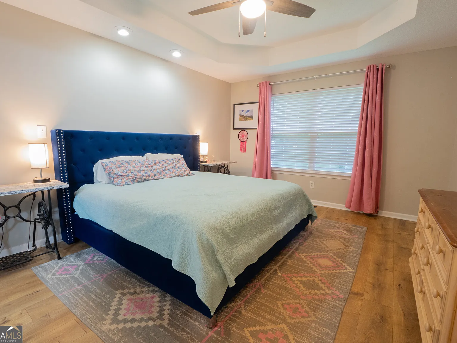 4 bed, 4.0 bath, 4440 sqft, $4,000 — Photo 4
