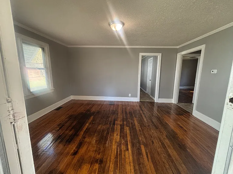 1558 Claiborne St — Photo 2