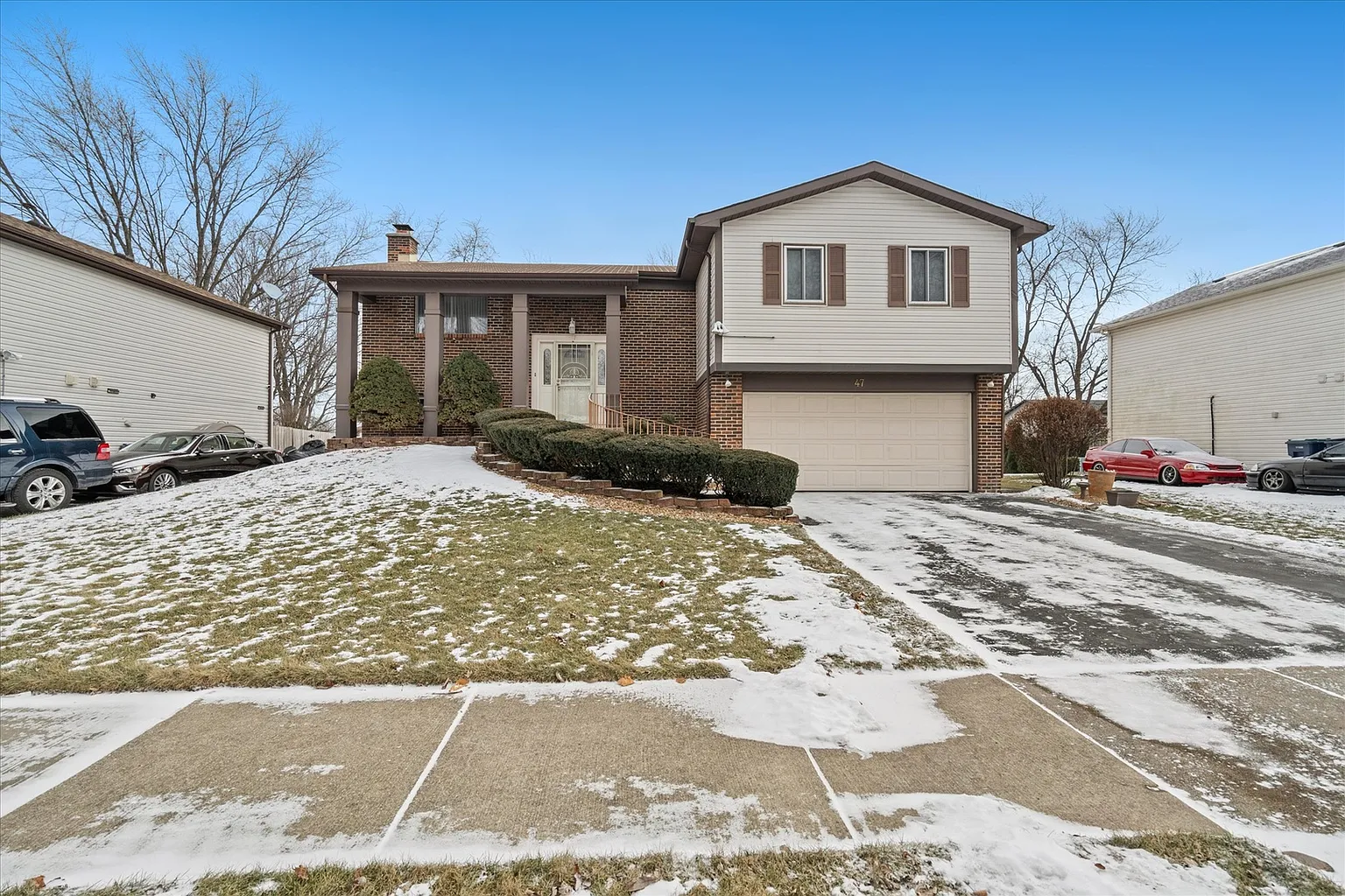 47 Deerpath Rd photo 1