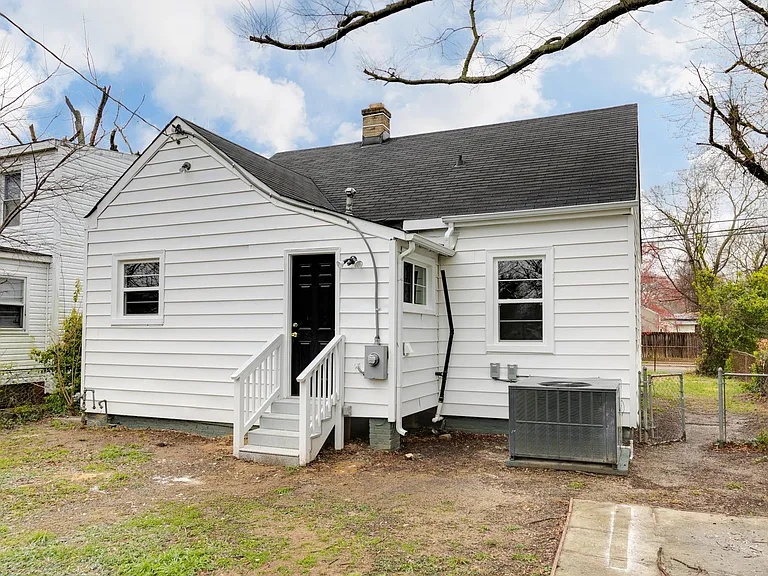 2106 Harwood St — Photo 20