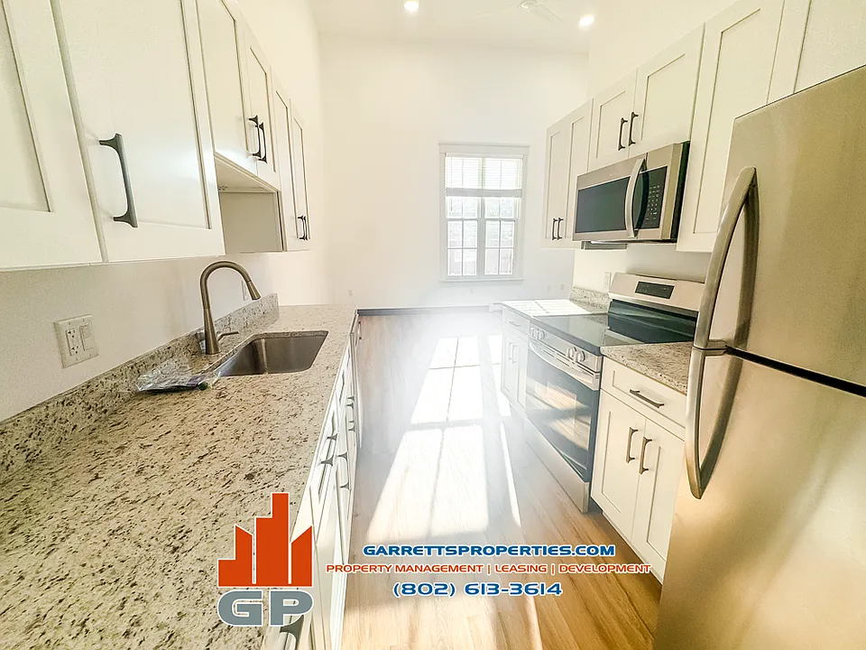 75 N Main St #201