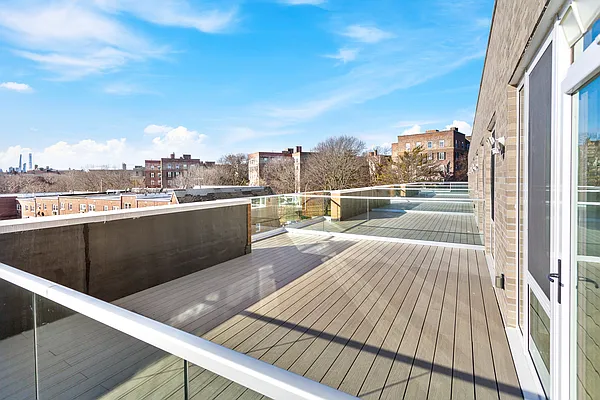 Sold by E Realty International Corp | media 22