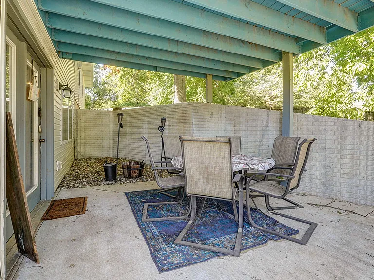 404 E Valley View Rd — Photo 40