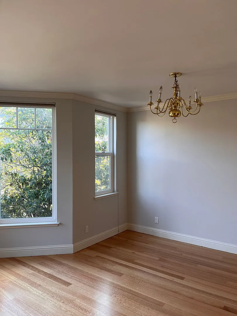 Epic Rea: Lovely 4 Br/3 Ba 2 Level Condo W/ Parking — Photo 2
