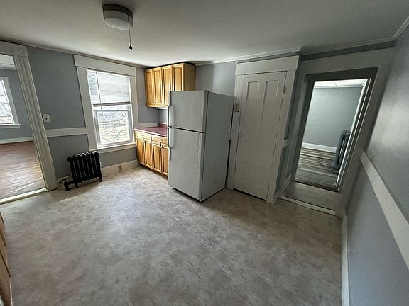 4th image of 67-69 Pleasant St #69-A