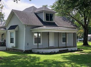 239 E 3rd St, Adrian, MO 64720