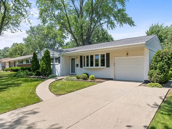 708 W Thomas St, Arlington Heights, IL 60004