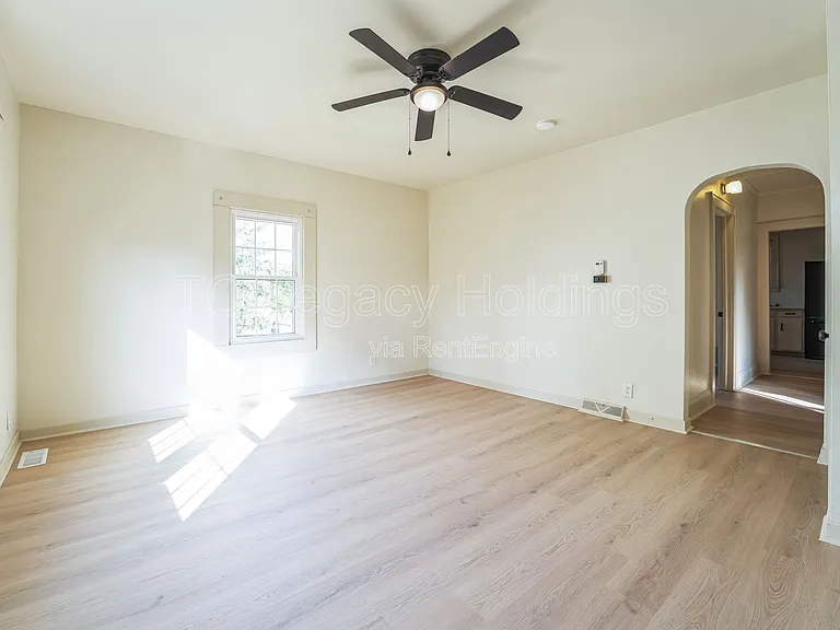 316 1/2 Harrison St — Photo 4