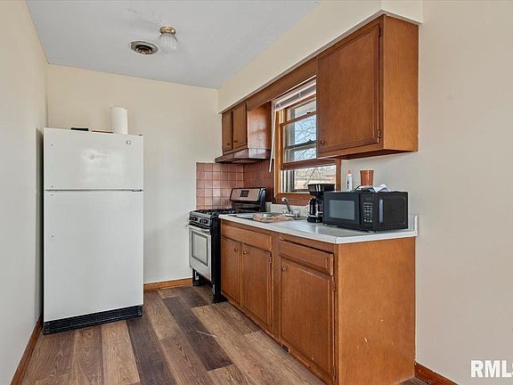 5th image of 821 S Pasfield St