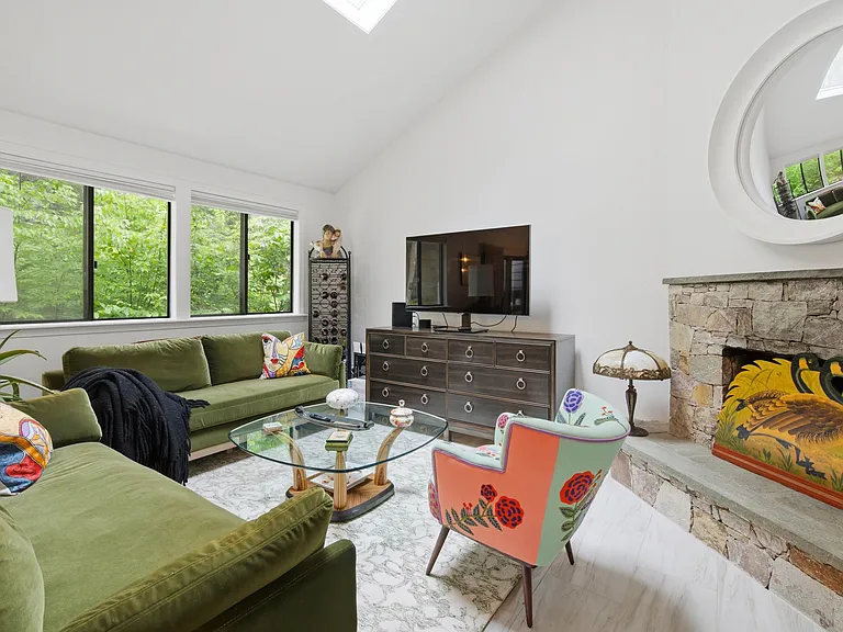 213 Ledge Dr — Photo 2