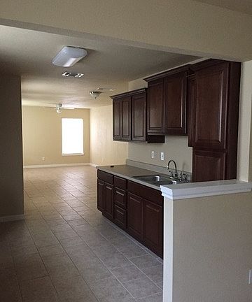 3rd image of 702 Dodic St