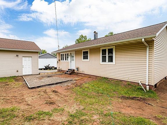 3rd image of 77 Hays Cr