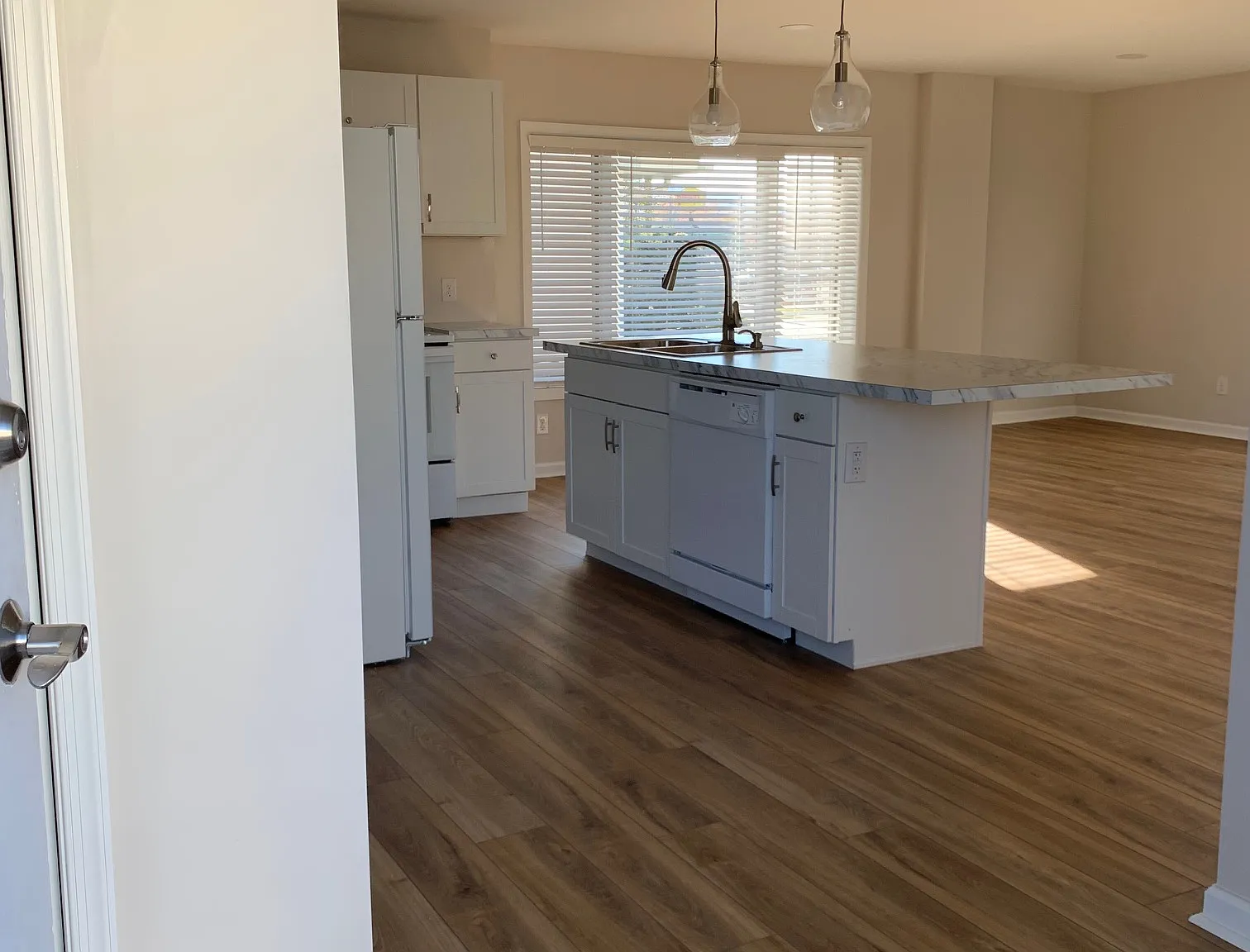 3 bed, 1200 sqft, $1,695 — Photo 4