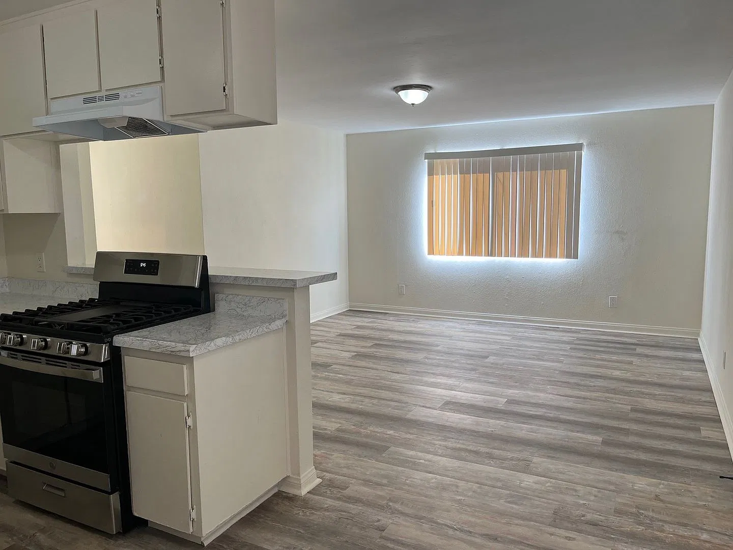 2br/2ba apartment home located in East San Diego with one parking spot — Photo 2
