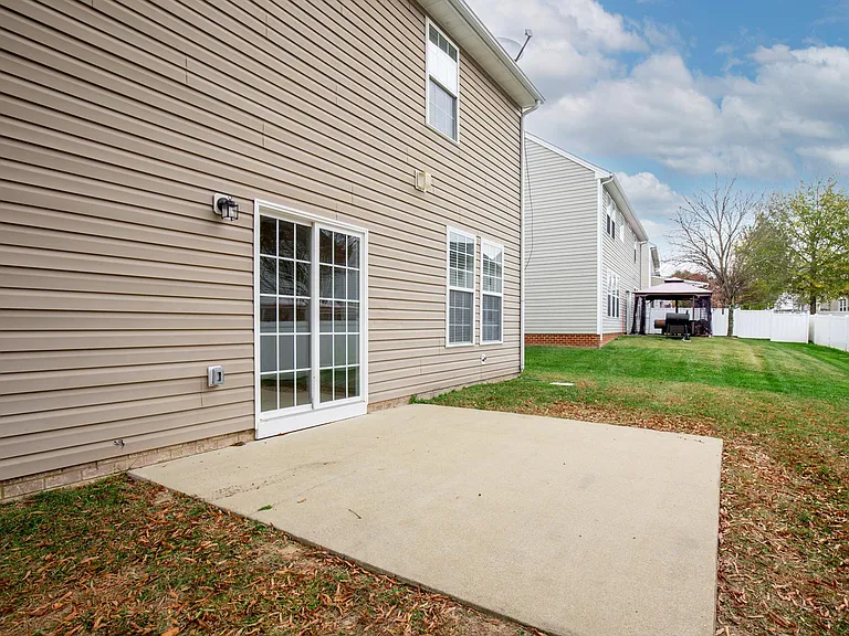 504 Queensbury Ln — Photo 7