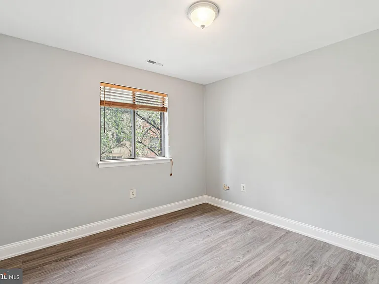 2028 Arch St — Photo 12