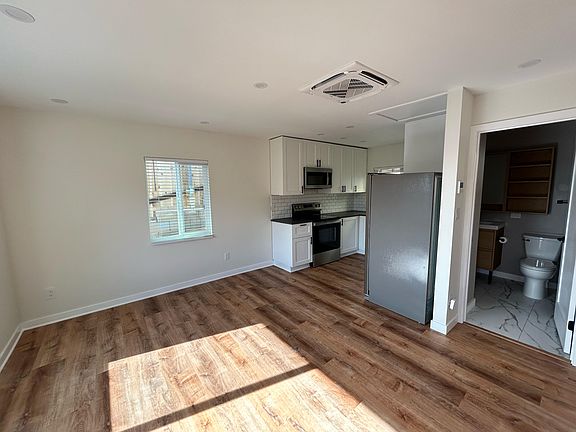 2nd image of 4312 52nd St #C