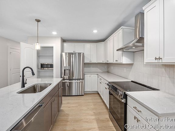 2nd image of 210 Elkenburg St #1