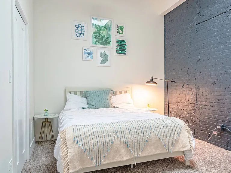 2112 S Michigan Ave #4 — Photo 5