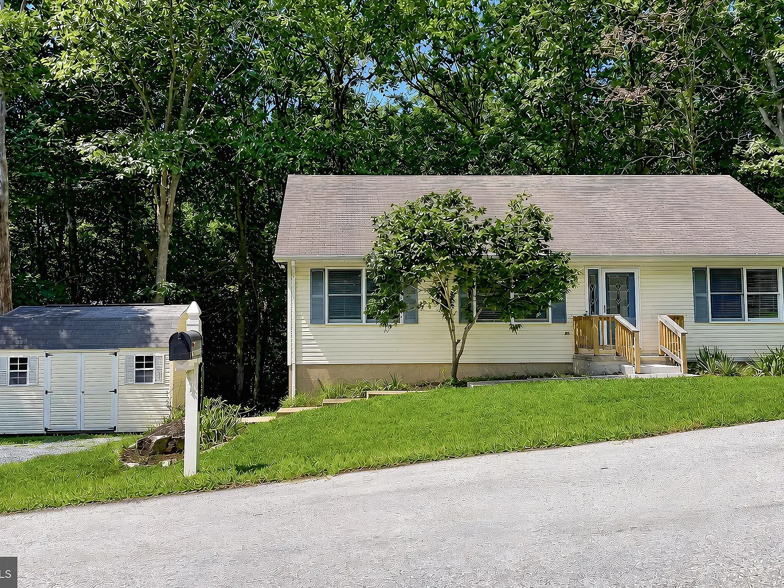 3 bed, 1232 sqft, $2,300 — Photo 3