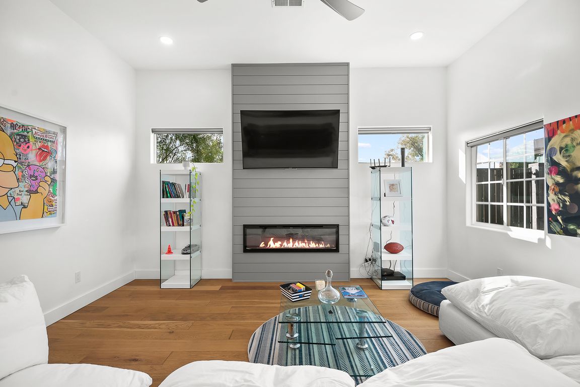 next background image