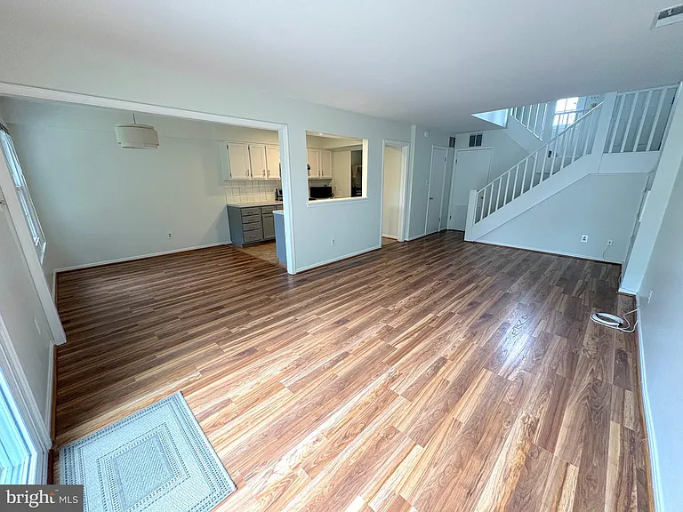 307 Charles St — Photo 8