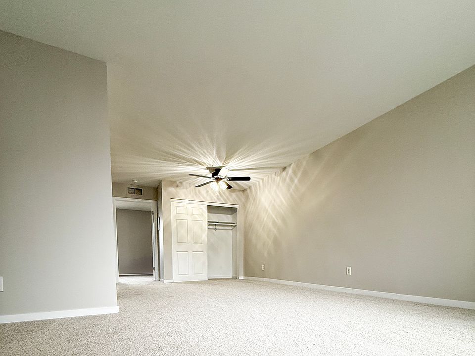 Freshly painted with brand-new plush carpet throughout!
Clean, comfortable, and move-in ready!