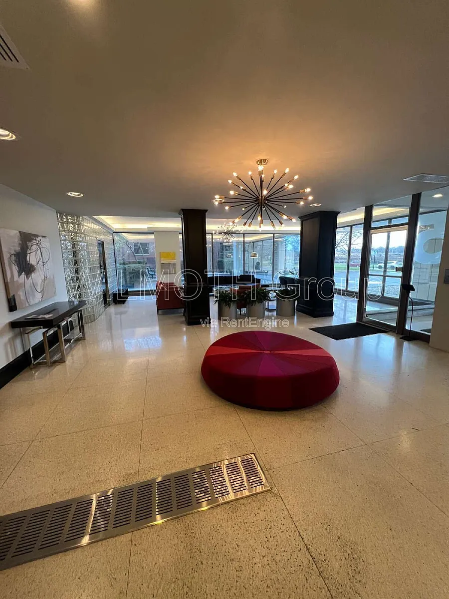 Building Photo - 3965 N Meridian St #2D