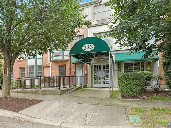323 Willow St APT 3L, Teaneck, NJ 07666