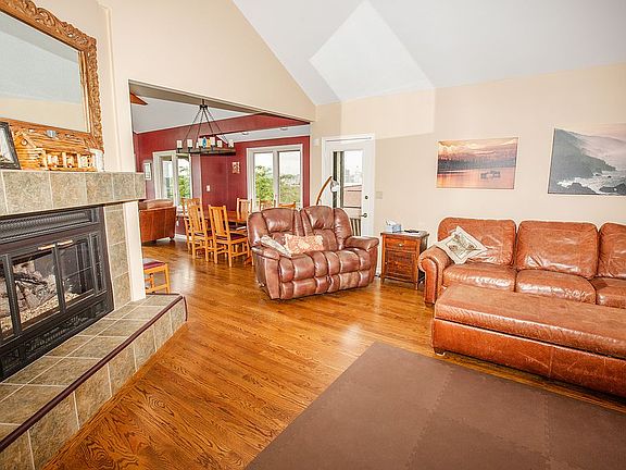 4th image of 1110 Panorama Dr