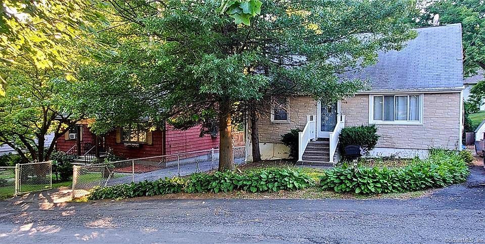 2nd image of 486 Woodlawn Avenue Ext