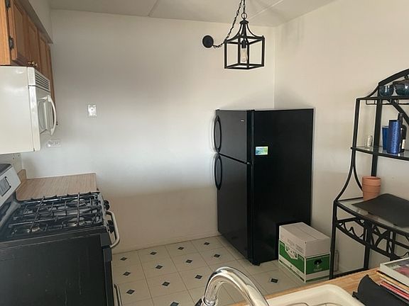 3rd image of 841 N York St APT 430