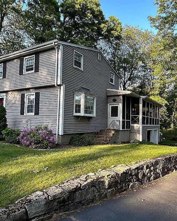 2nd image of 212 Fernwood Rd