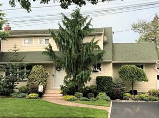610 Everdell Ave, West Islip, NY 11795