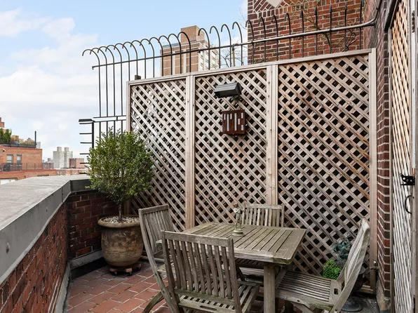 320 East 72nd Street image 14 of 22