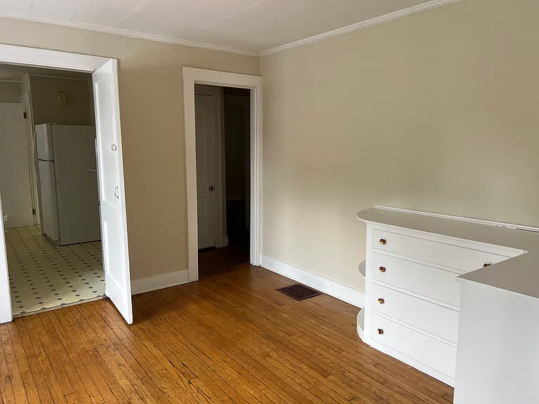 918 Robinson St — Photo 10