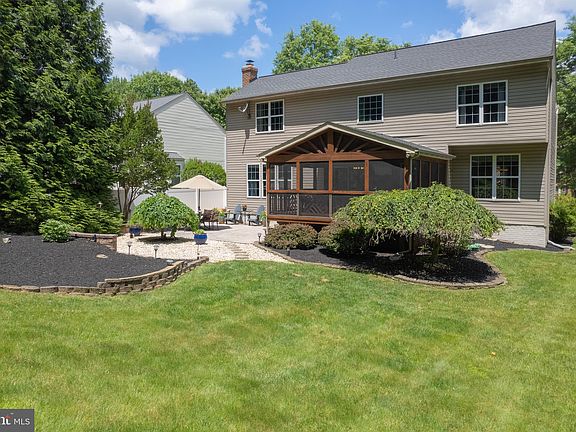 5th image of 4467 Doncaster Dr