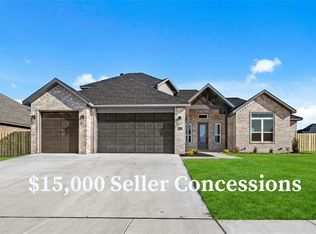 1200 Fierce Ln, Centerton, AR 72719