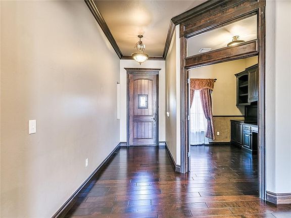 4th image of 613 Samantha Ln
