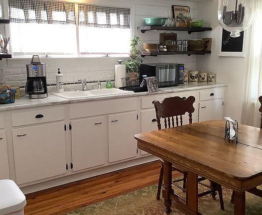 Eat-in Kitchen