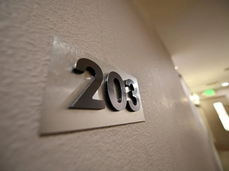 95 Linda Apartments — Photo 3