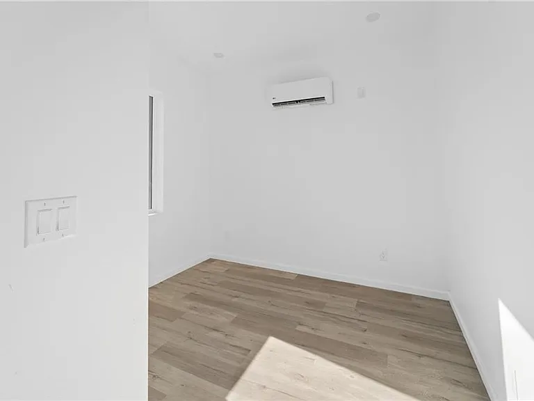 8512 Wilbur Ave — Photo 15