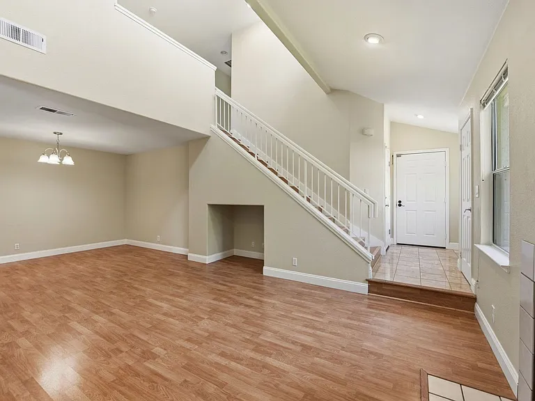 3808 Alder Ave — Photo 7