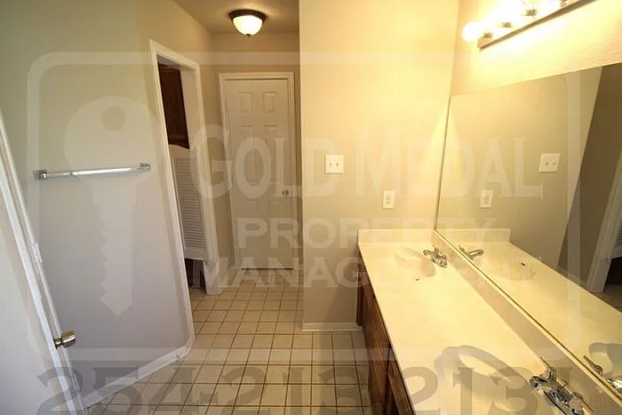 302 James Loop — Photo 20