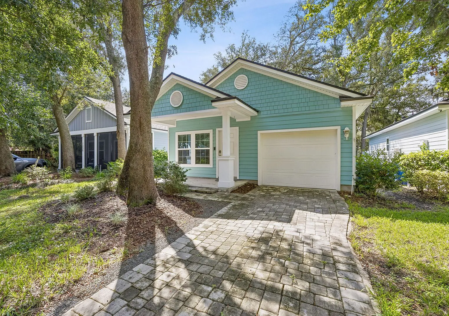 Island Cottage — Photo 2
